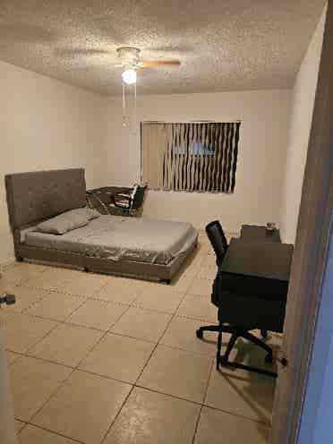 Spacious private room in Doral