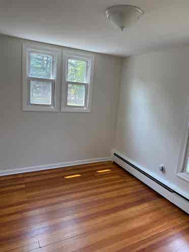 Single Roommate Wanted, Easthampton