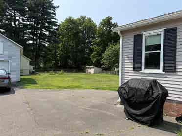 Single Roommate Wanted, Easthampton