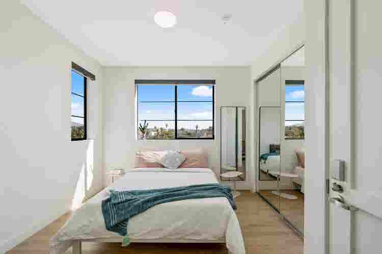 Private room + bathroom $