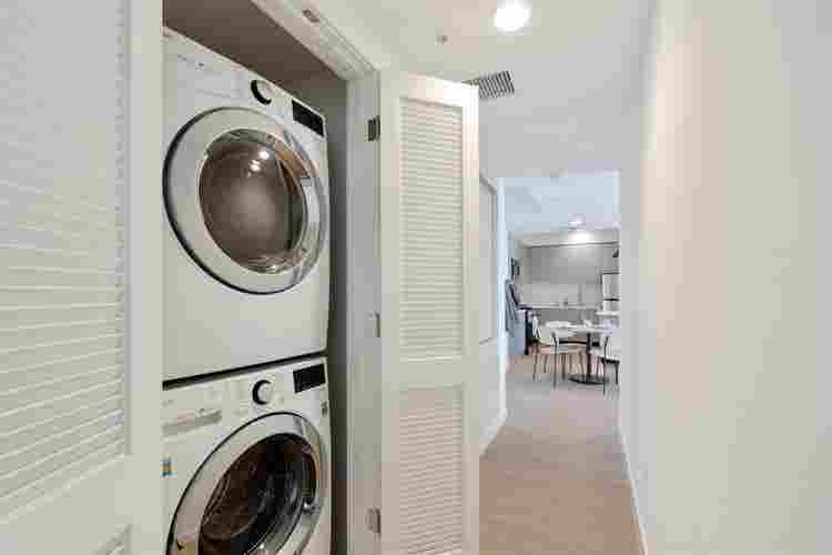 Private room + bathroom $