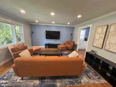 Spacious Master Bedroom w/2 closets