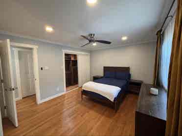 Spacious Master Bedroom w/2 closets