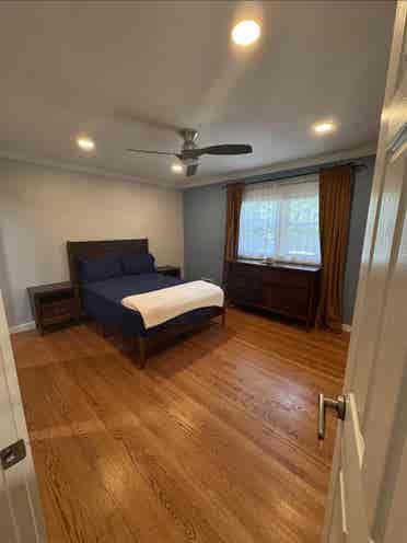 Spacious Master Bedroom w/2 closets