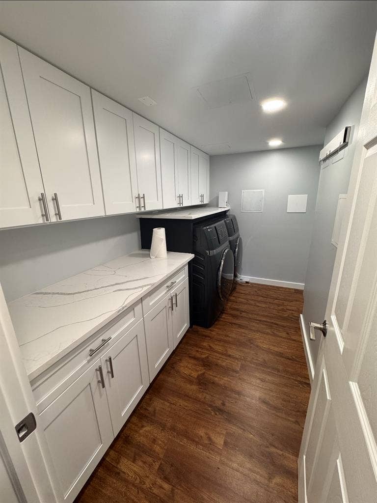 Spacious Master Bedroom w/2 closets