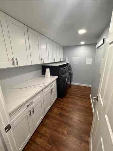 Spacious Master Bedroom w/2 closets