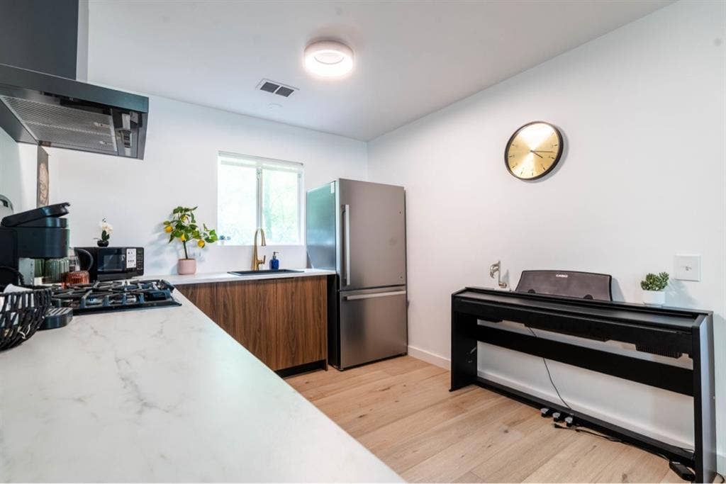Austin Room (utilities included)