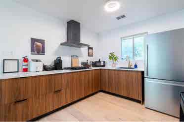Austin Room (utilities included)