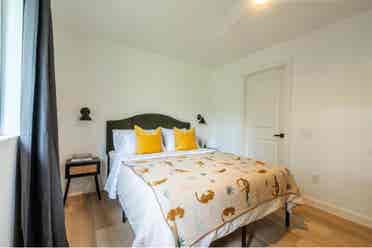 Austin Room (utilities included)