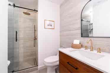 Austin Room (utilities included)