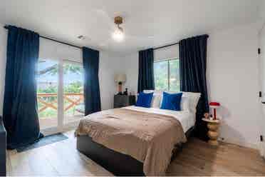 Austin Room (utilities included)