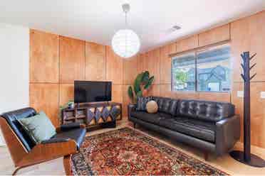 Austin Room (utilities included)
