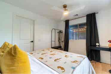 Austin Room (utilities included)