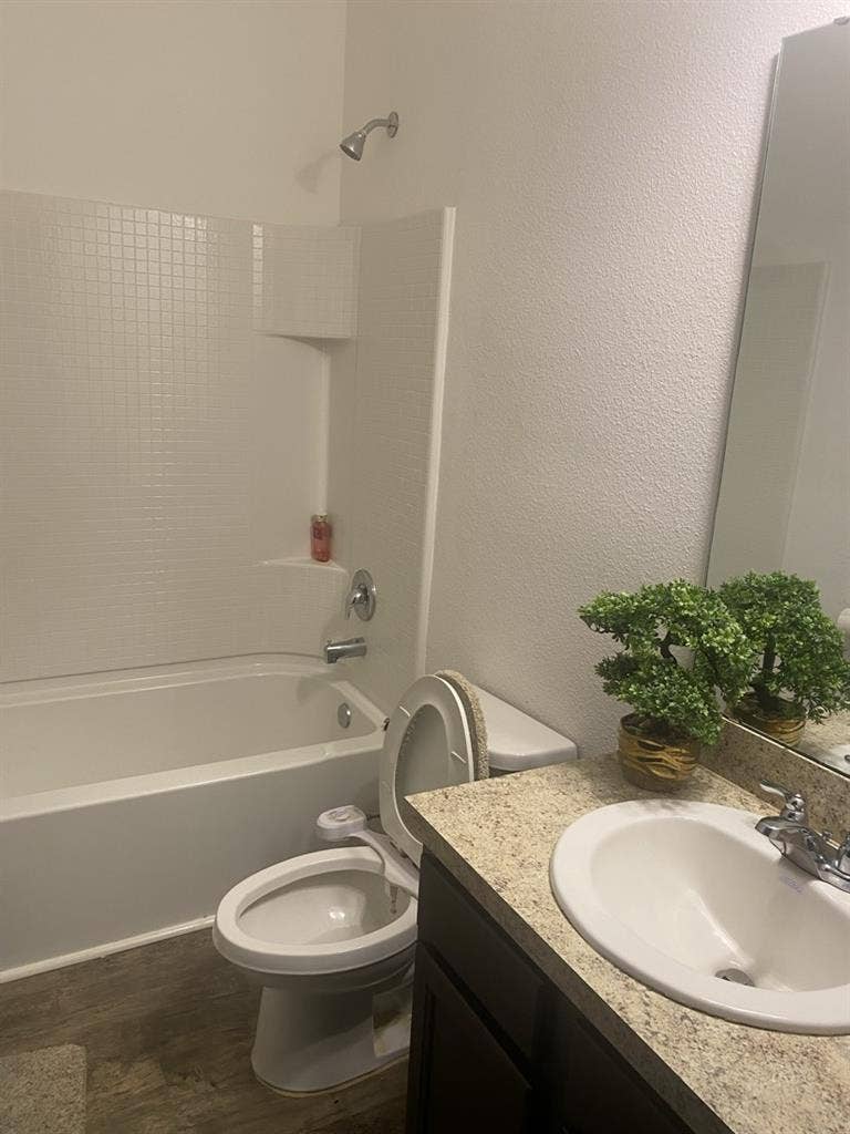 A room for rent with shared bathrom