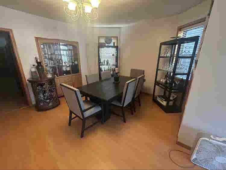 looking for a roommate for sept