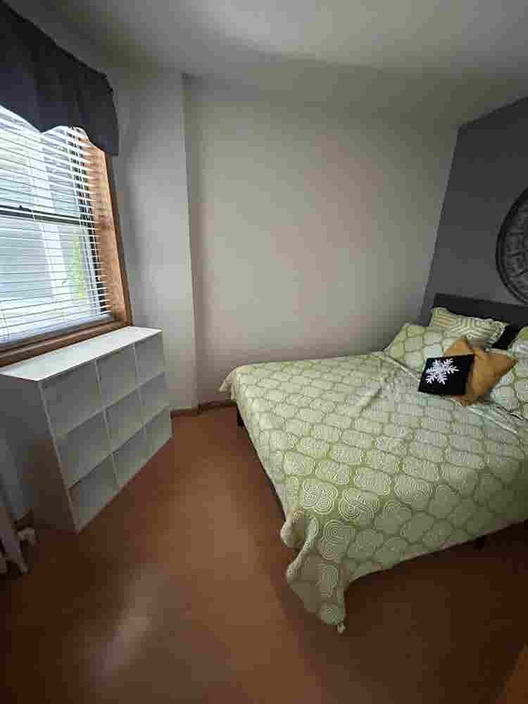 looking for a roommate for sept