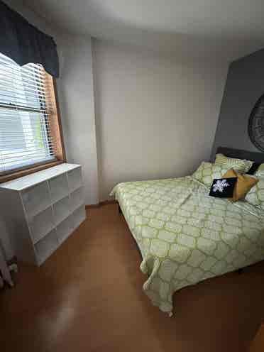 looking for a roommate for sept
