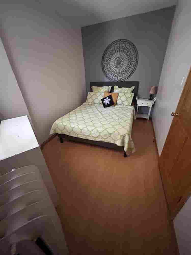 looking for a roommate for sept