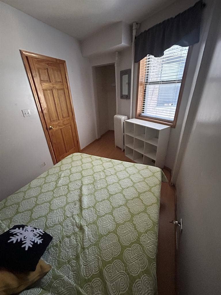 looking for a roommate for sept