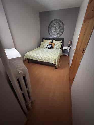 looking for a roommate for sept