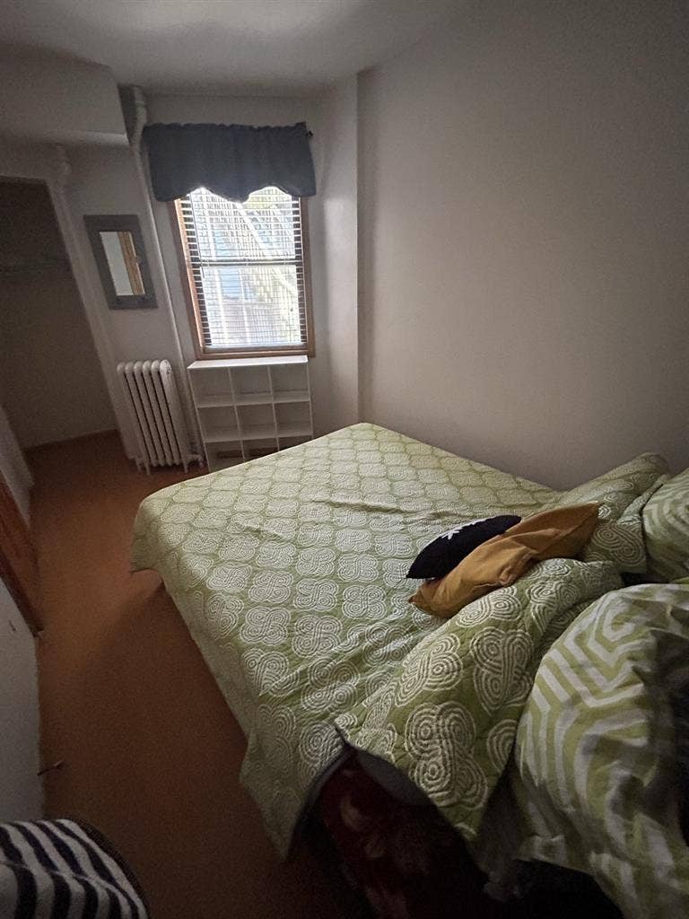 looking for a roommate for sept