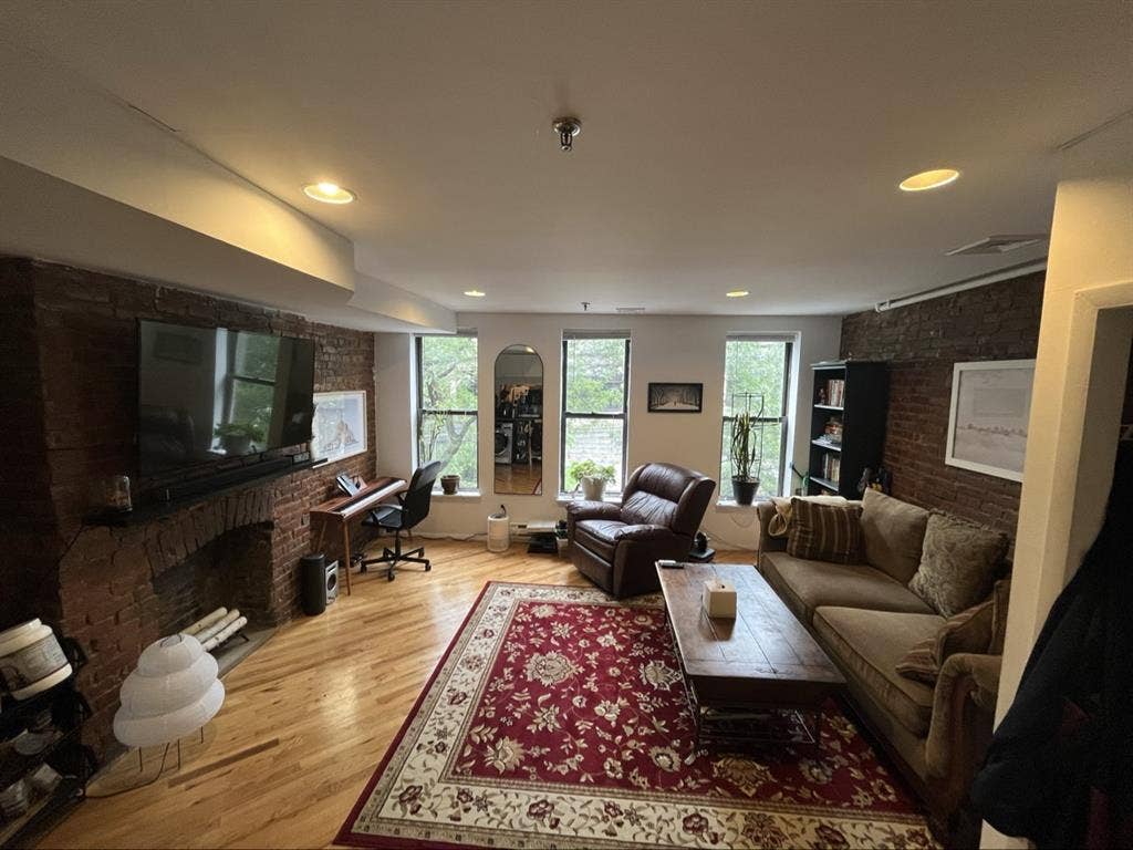 Room in beautiful UES Apartment