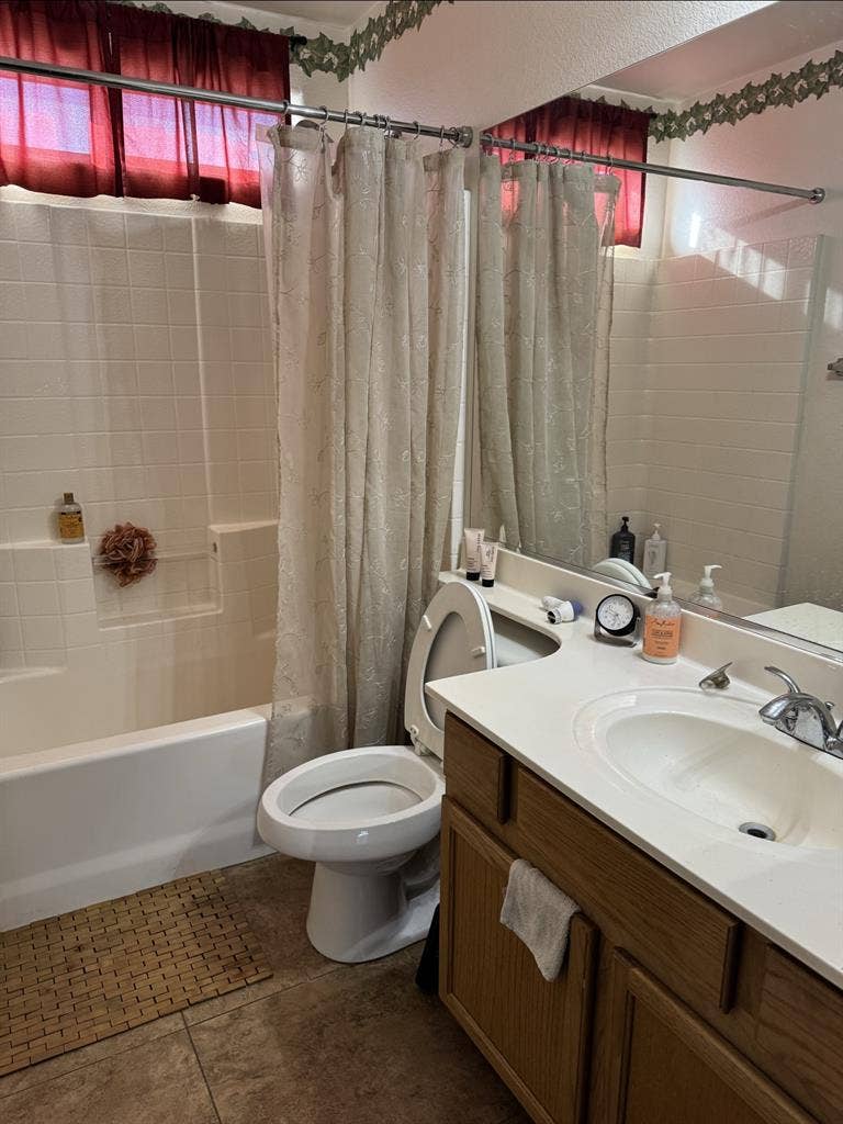 Master Bedroom for rent