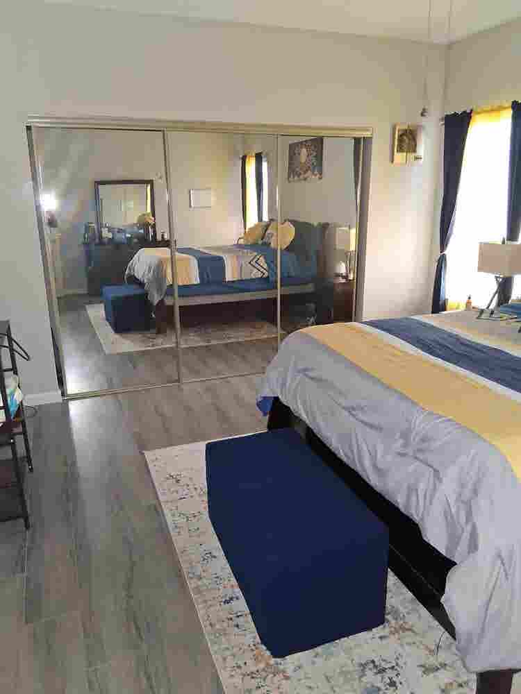 Room available in North Hoiston.