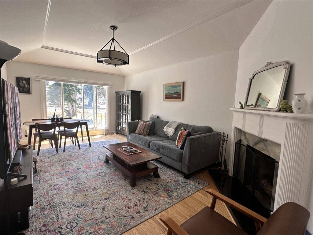 Large room peaceful house OtrSunset