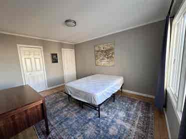 Large room peaceful house OtrSunset