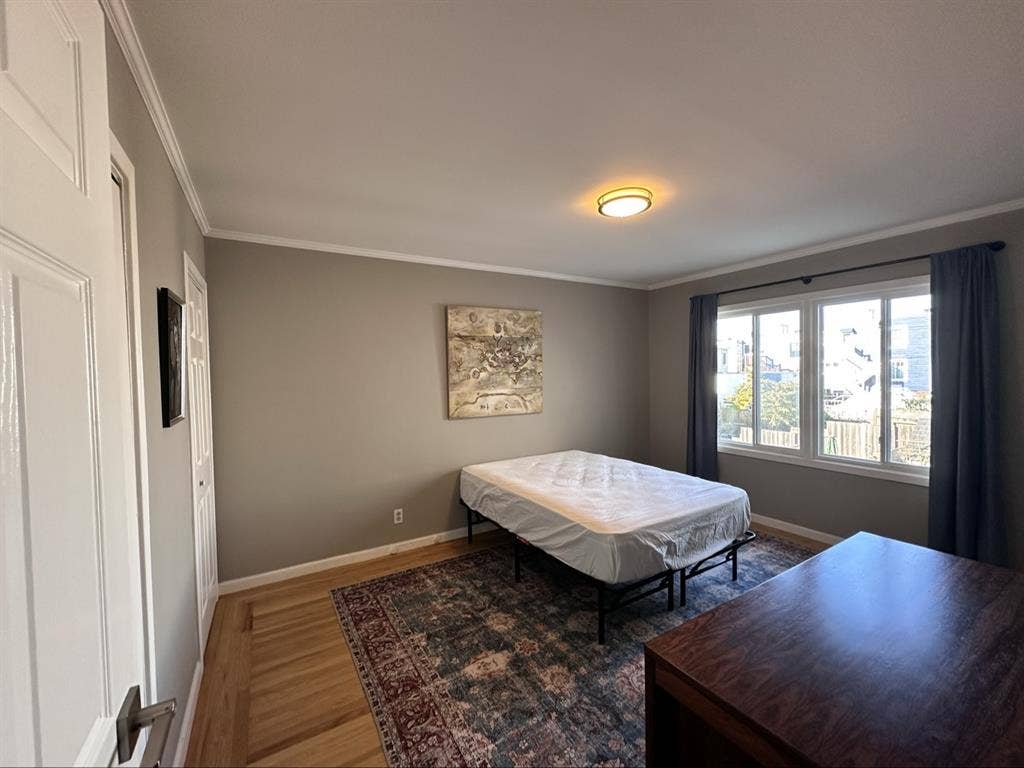 Large room peaceful house OtrSunset