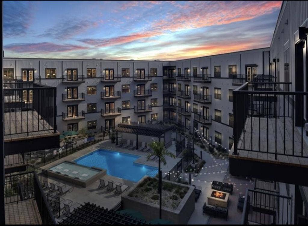 Need roommate for bath apt
