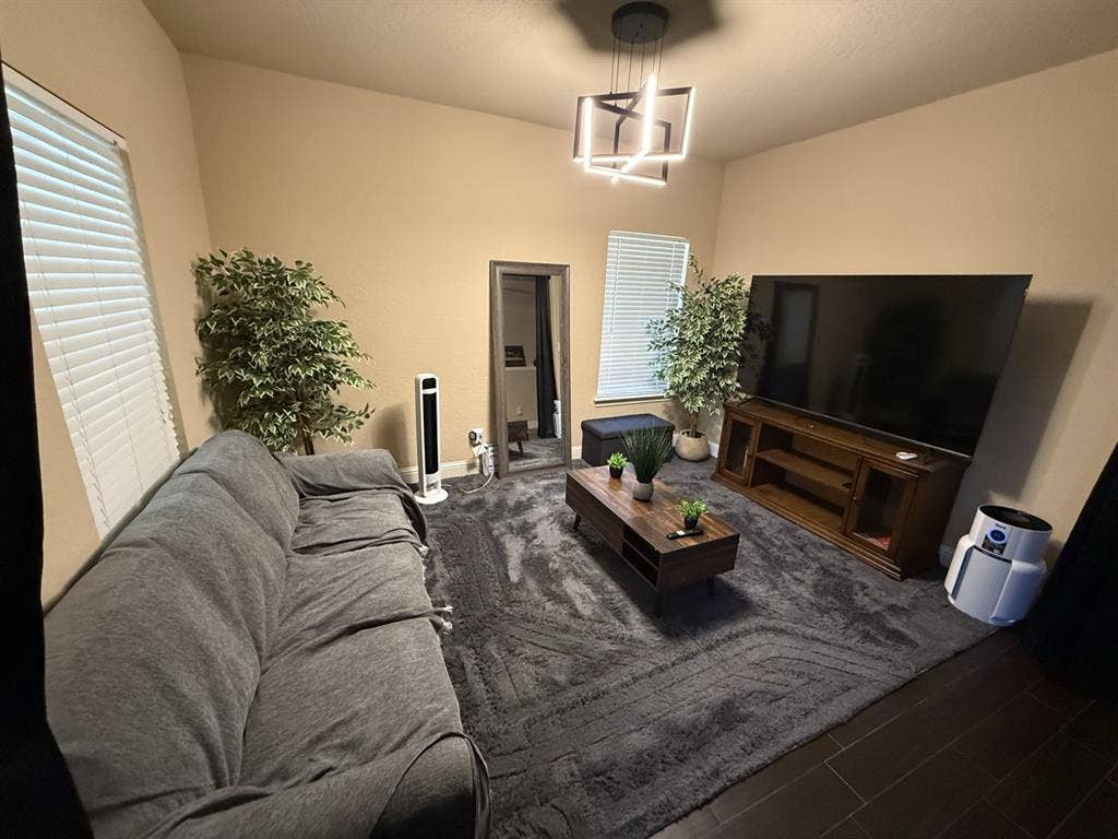 Fully Furnished Room For Rent