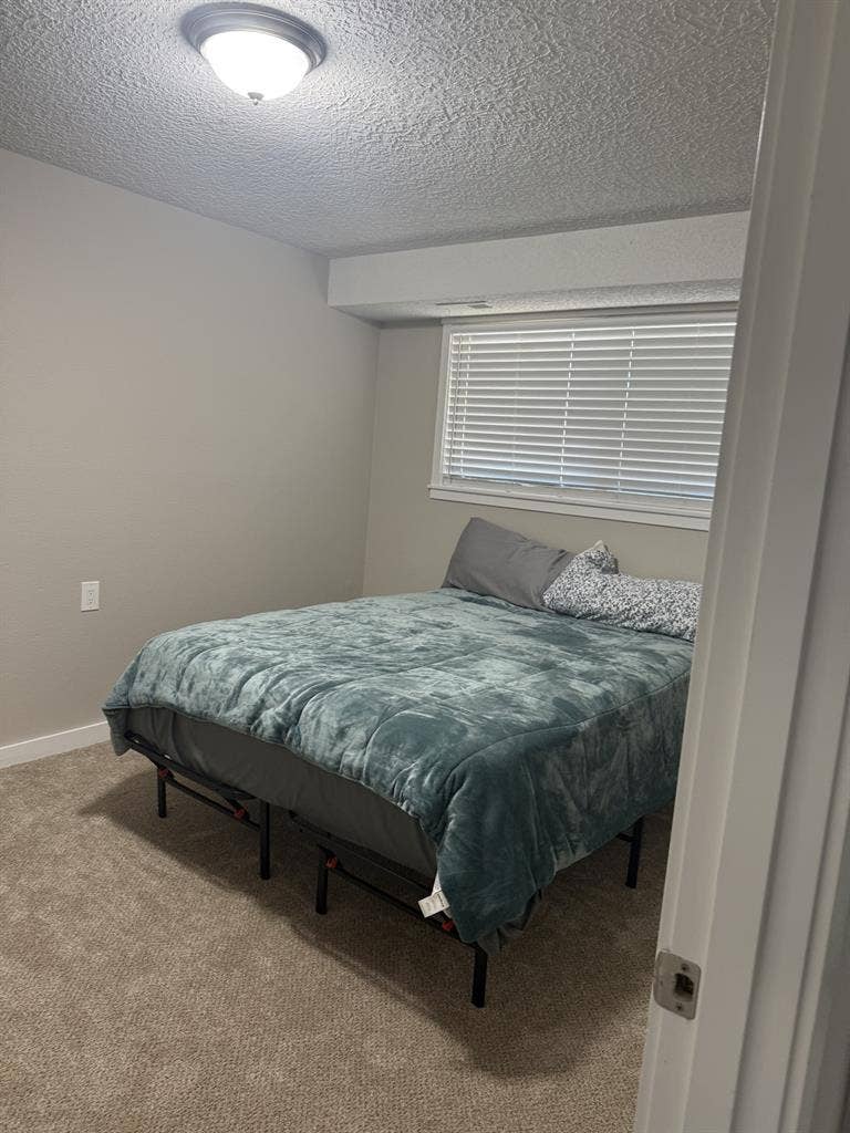 Looking for Roommate