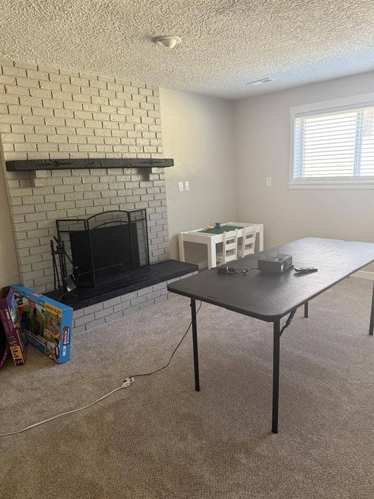 Looking for Roommate