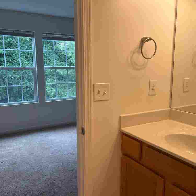 ✨
Immediate Move In Available ✨