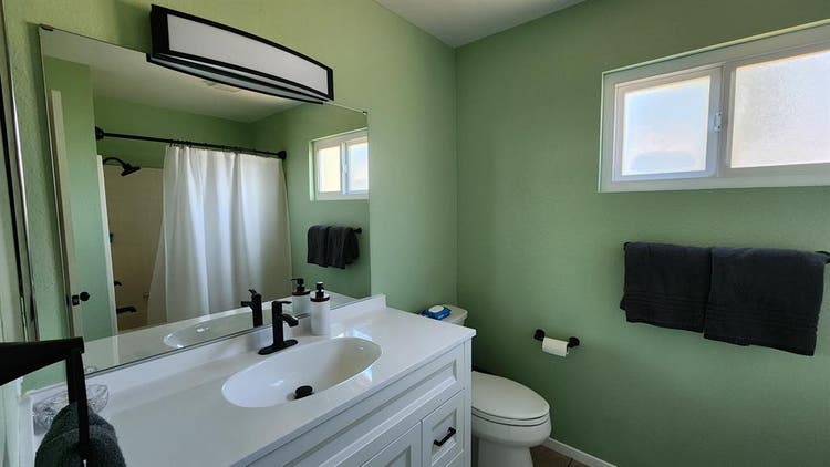 1 room and bathroom for rent