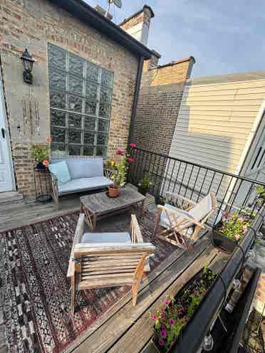 Seeking 
roommate in Logan Square