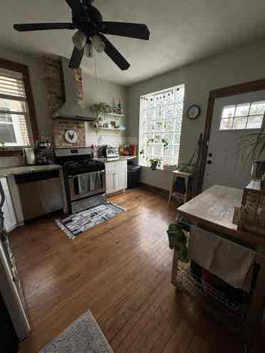Seeking 
roommate in Logan Square