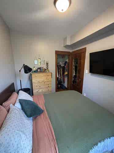 Seeking 
roommate in Logan Square