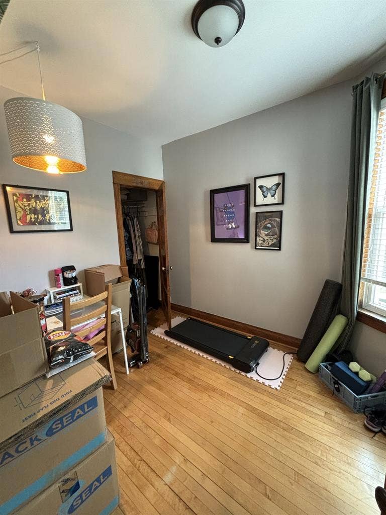 Seeking 
roommate in Logan Square