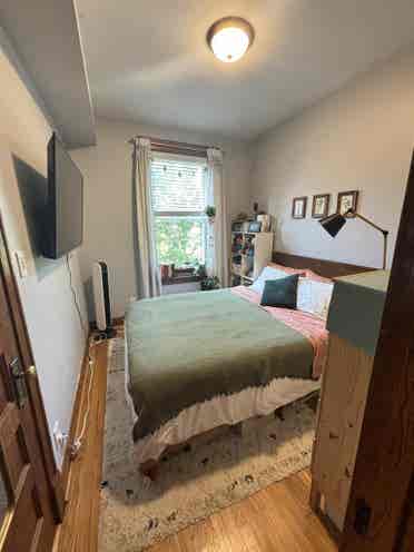 Seeking 
roommate in Logan Square