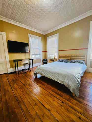 Nice large room in Federal Hill