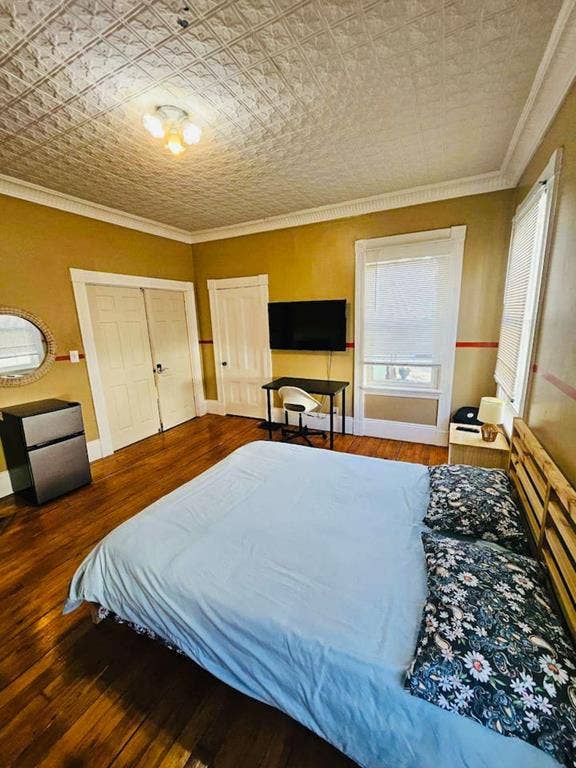 Nice large room in Federal Hill