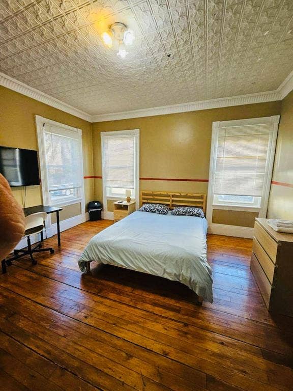 Nice large room in Federal Hill