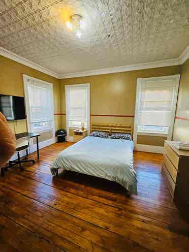 Nice large room in Federal Hill