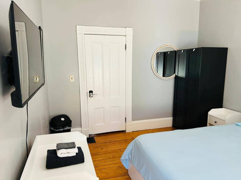 Spacious room | Federal Hill