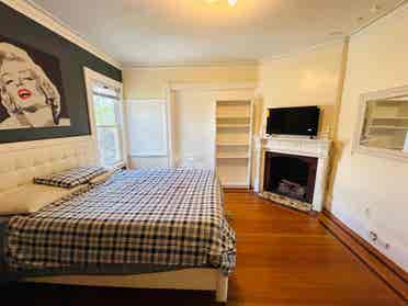 Beautiful room in near Downtown