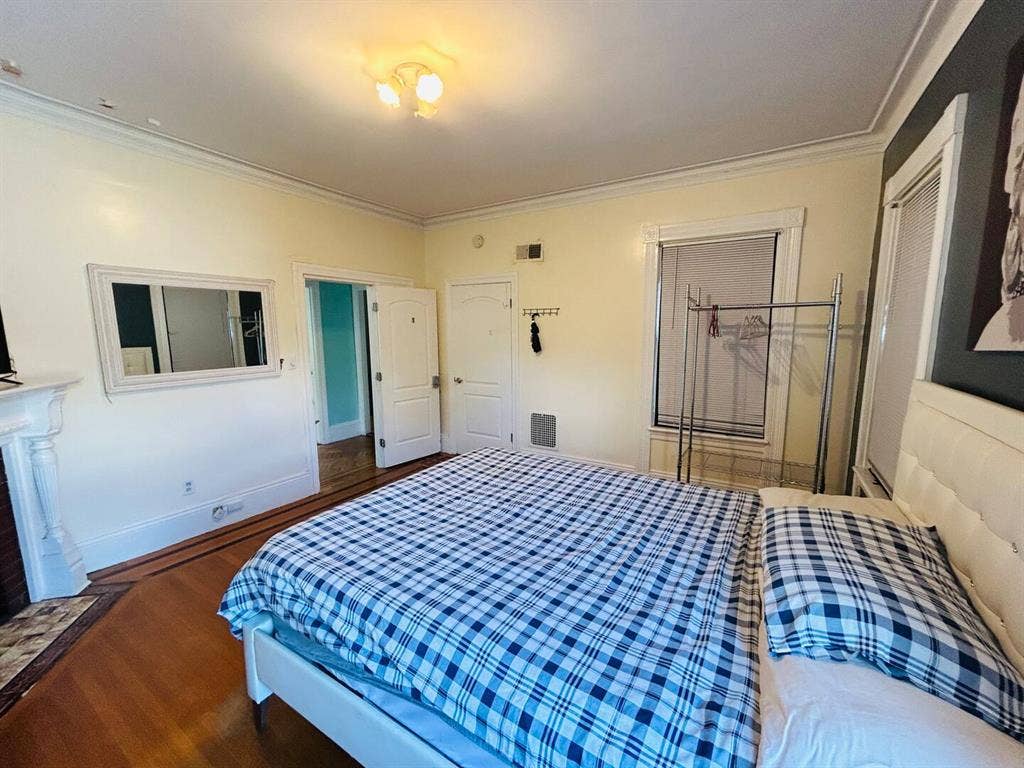 Beautiful room in near Downtown