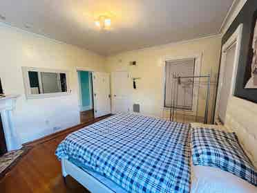 Beautiful room in near Downtown